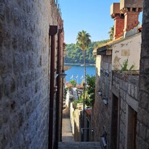 IMG-a76c599168b6549461b0d28a1fd8c472-V